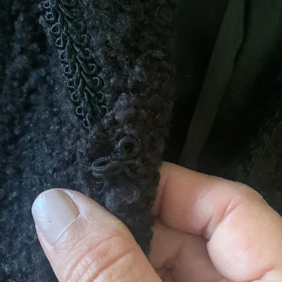 Sandro short jacket Size Medium with flutter sleeves and hook closures b… - Picture 5 of 11